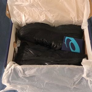 ASICS Nimbus 20 All Black, Men’s 8.5 Women’s 10.